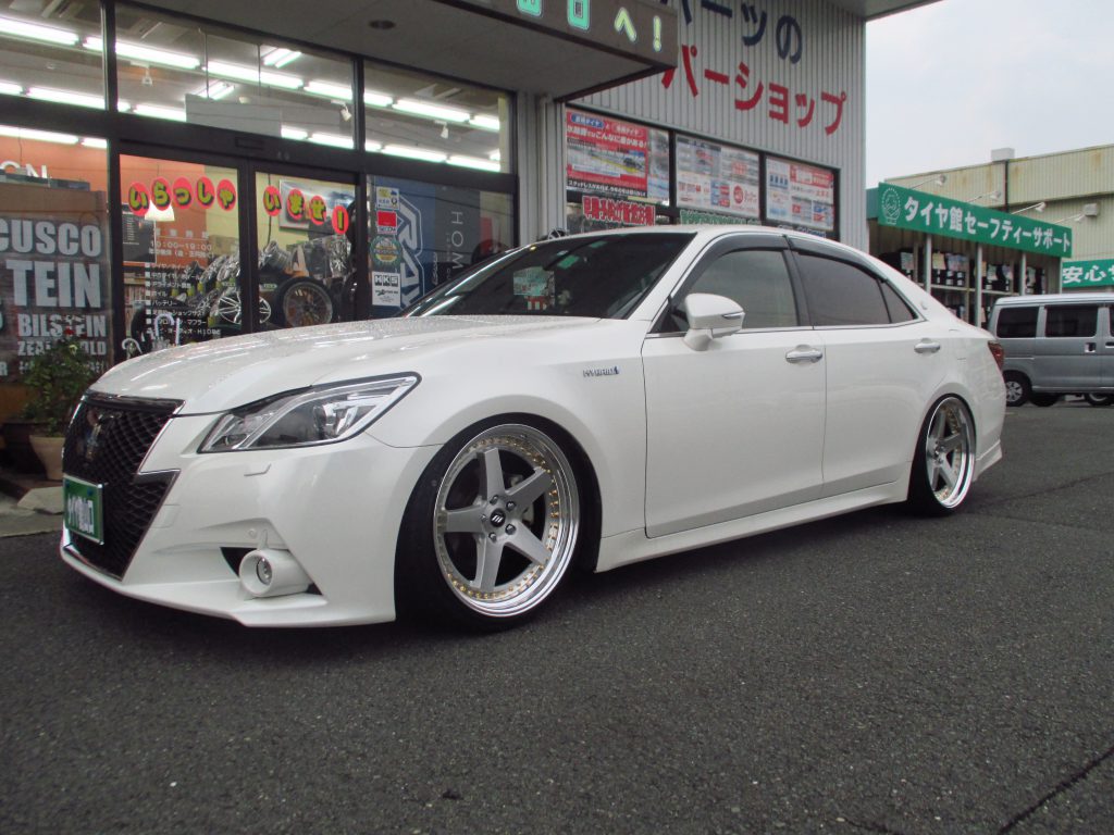 210系クラウンにWORKジスタンス取り付けました | 山口でタイヤ